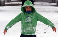 Los niños de la Escolanía con la nieve