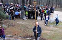 Rezo del Vía Crucis en el recorrido monumental del Valle de los Caídos