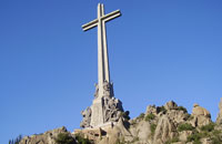 Grupos de peregrinos en el Valle de los Caídos y Vía Crucis